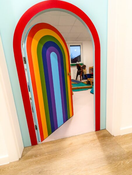 Regenbogentür in der Villa Mobile